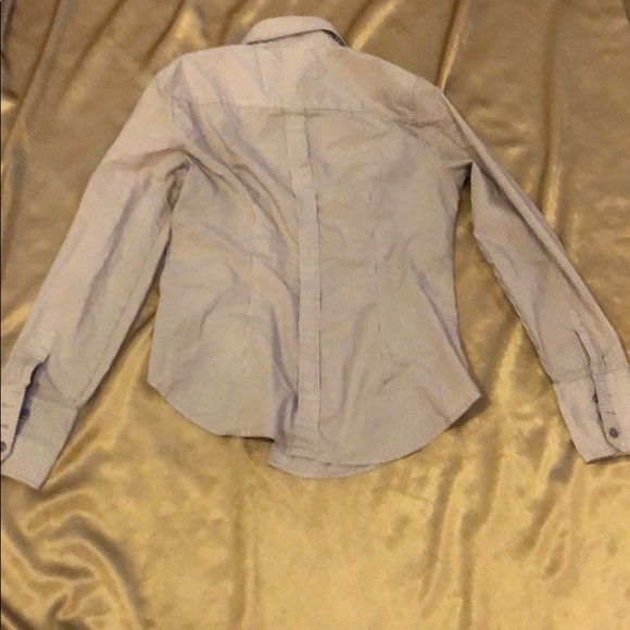 New York and Company ladies button up shirt. - Picture 5 of 7